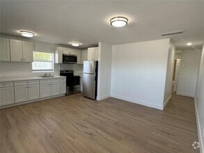 Building Photo - 5841 SW 36th Ct