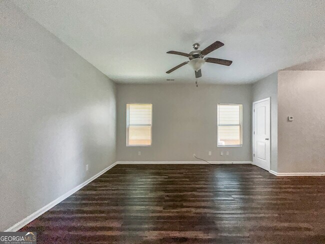 Foto del edificio - 212 Daisy Cir