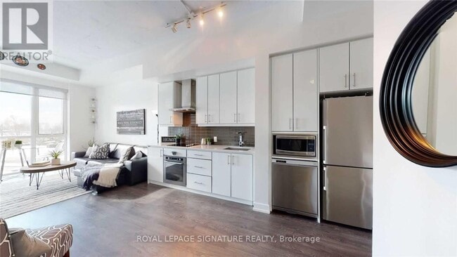 Photo du bâtiment - 75 The Donway W