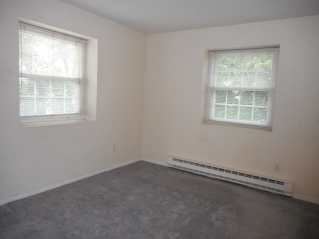 Building Photo - 112 Sycamore St
