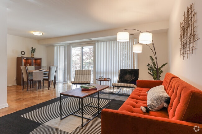 2BR, 1BA - 913 SF - Franklin Park At Greenbelt Station