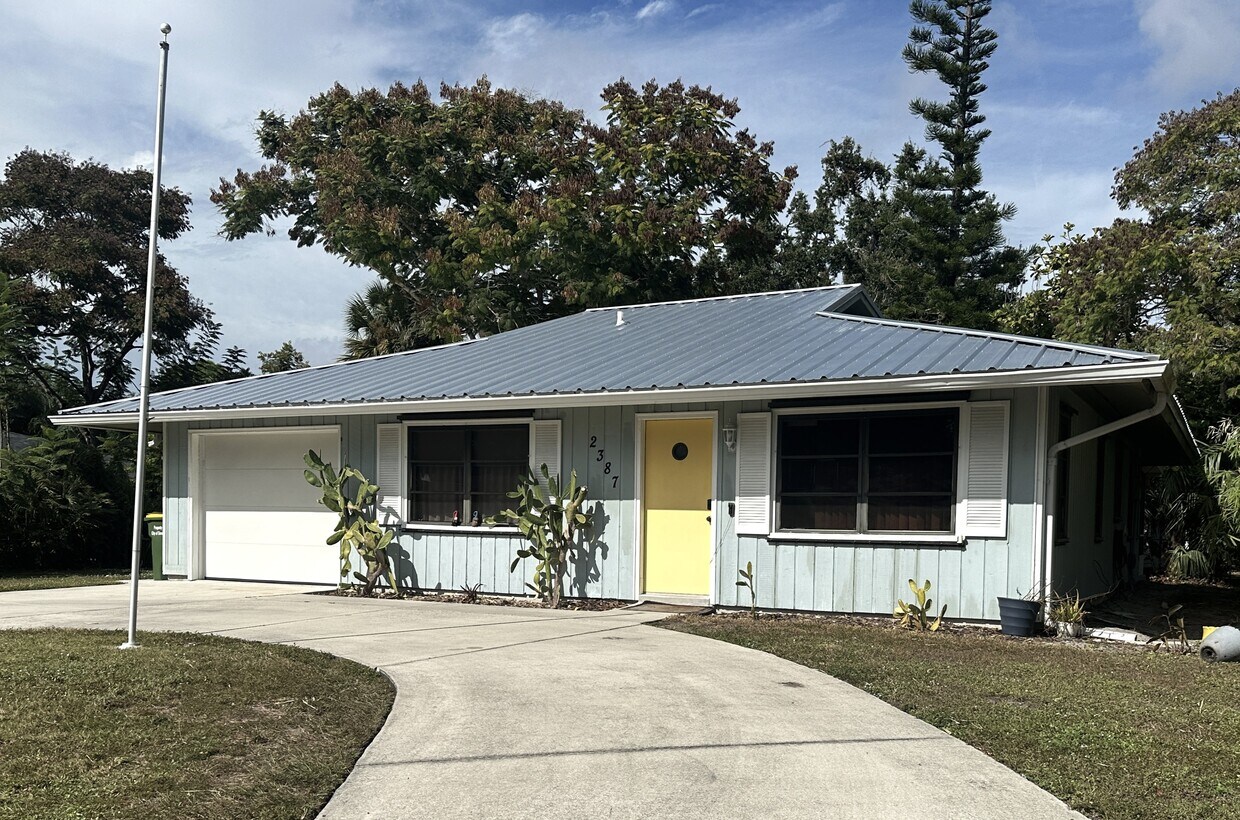 Foto principal - 2387 Datura St