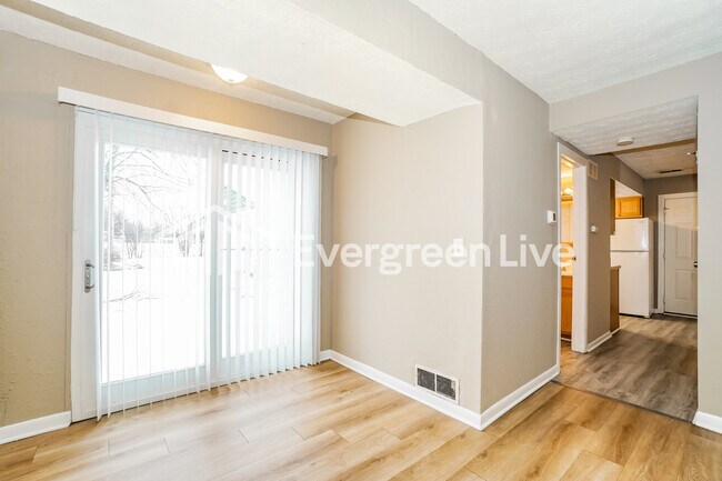 Building Photo - 2892 Gentry Ln