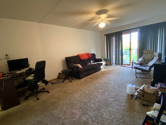 Building Photo - 6430 W Berteau Ave