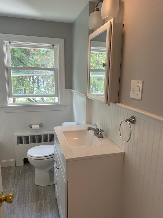 Building Photo - 24 Linden Rd