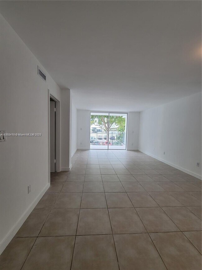 Foto del edificio - 680 NE 64th St