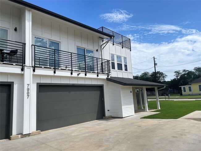 Building Photo - 7907 Brodie Ln