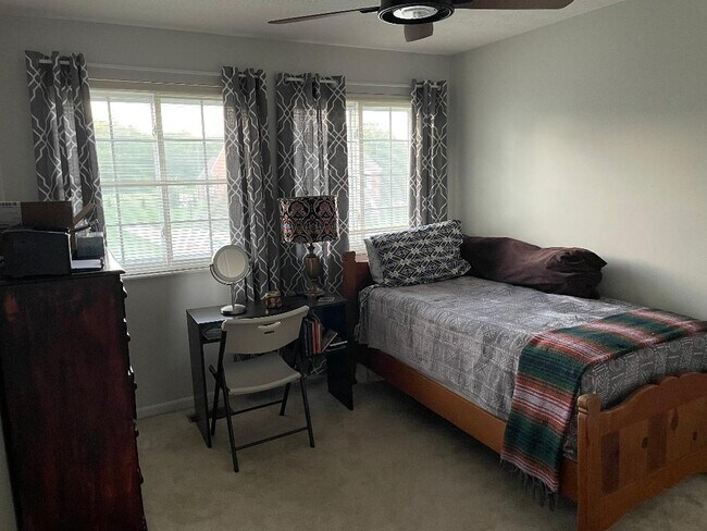 Foto del edificio - 1909 Cambridge Dr