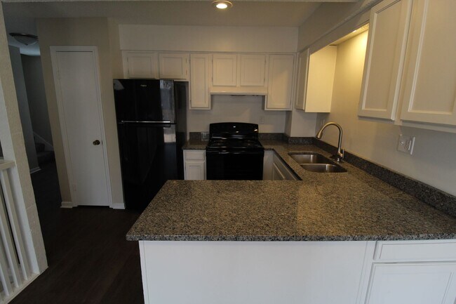 Building Photo - 117 S Saxony Dr