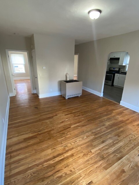 Large Living Room - 466 Third St