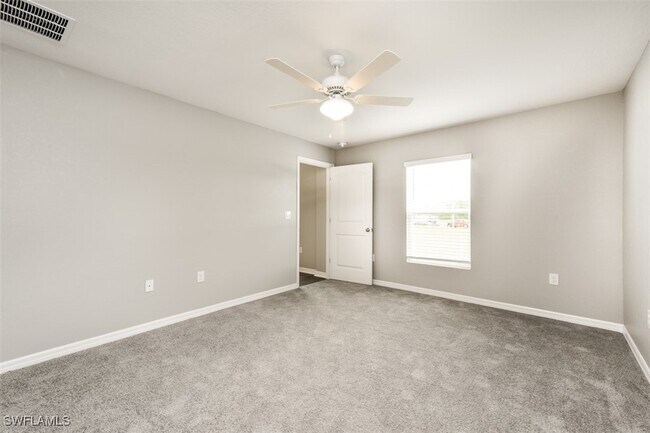 Foto del edificio - 913 NE 36th Ln
