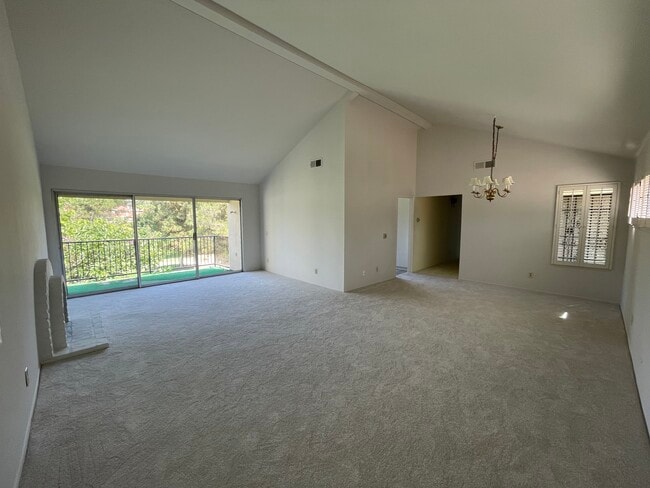 Building Photo - 17485 Plaza del Curtidor