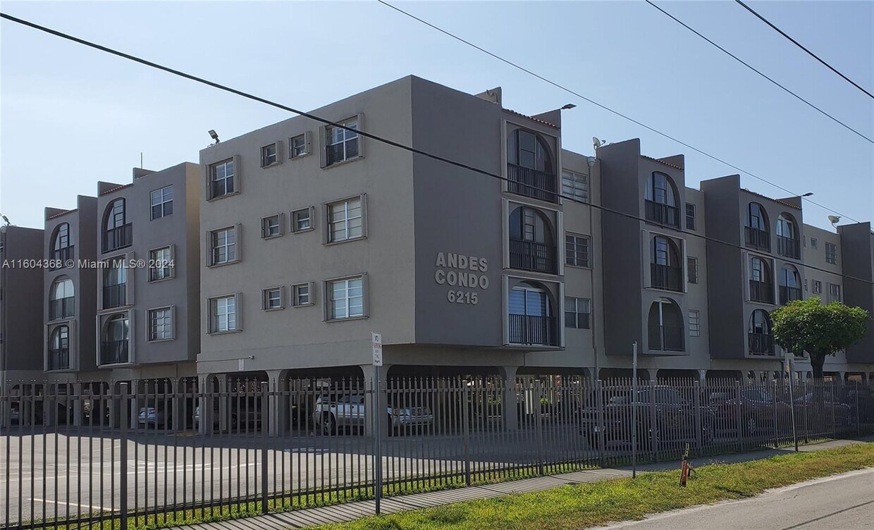 Primary Photo - 6215 W 20th Ave
