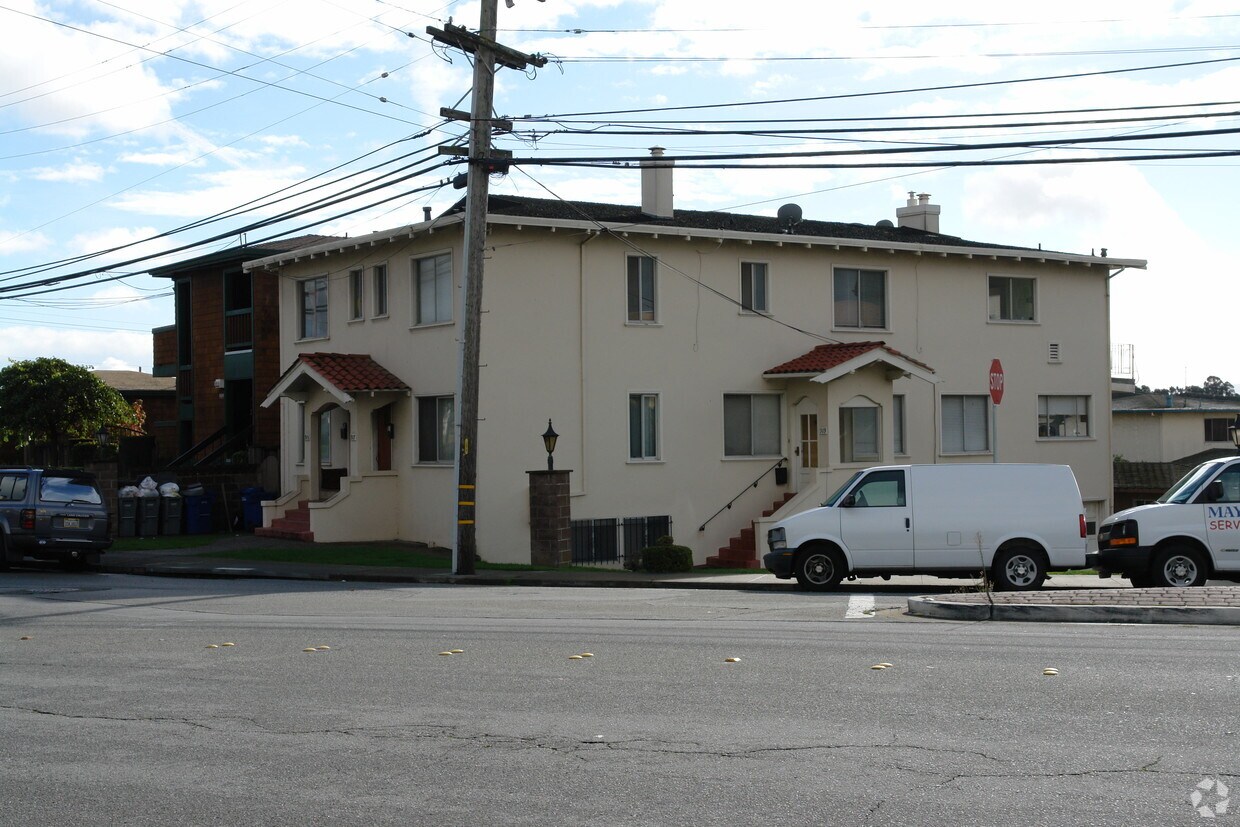 Building Photo - 915 Grand Ave