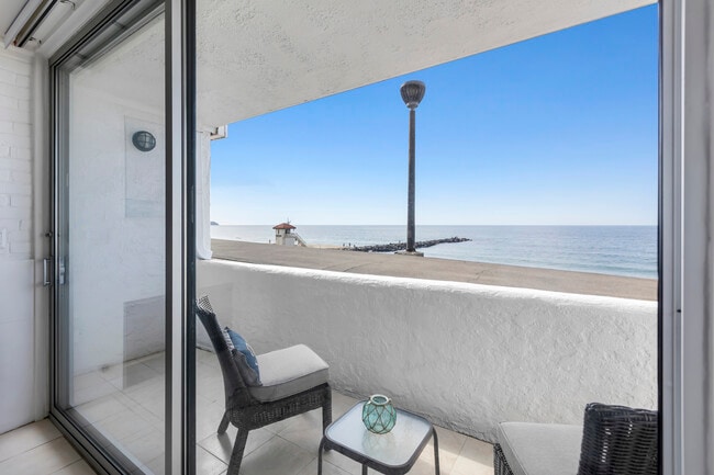 Building Photo - 615 Esplanade