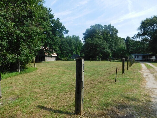 Foto del edificio - 900 Loftin Farm Rd