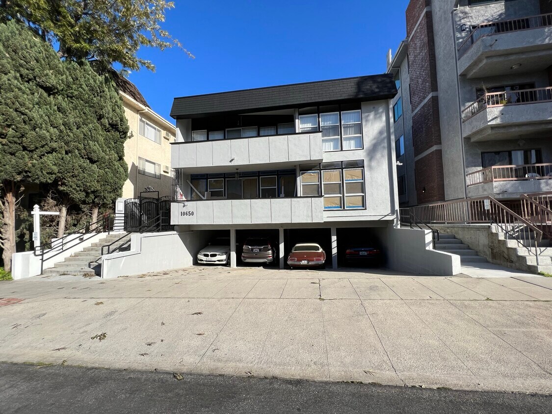 Building Photo - 10650 Eastborne Ave