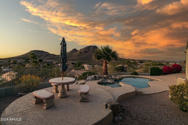 Foto del edificio - 1546 E Redfield Rd