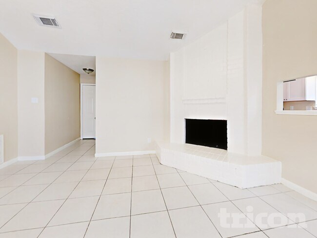 Foto del edificio - 3446 Edgecreek Dr