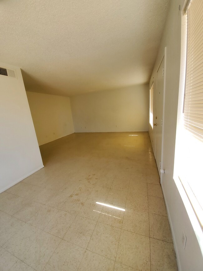 Building Photo - 382 N McQueen Rd