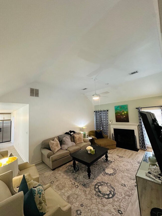 Foto del edificio - 103 Meadow Creek Dr