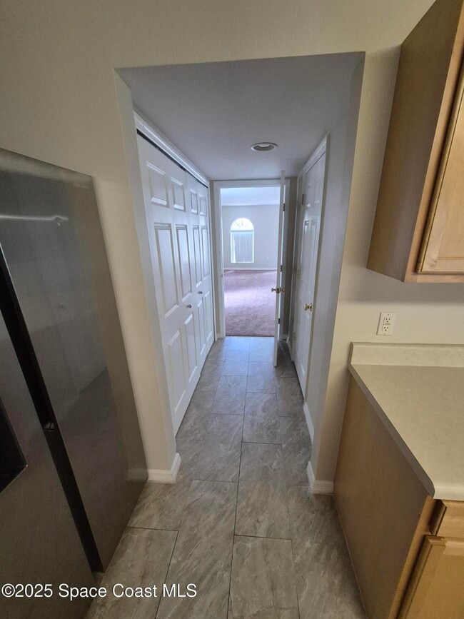 Building Photo - 2109 Maeve Cir