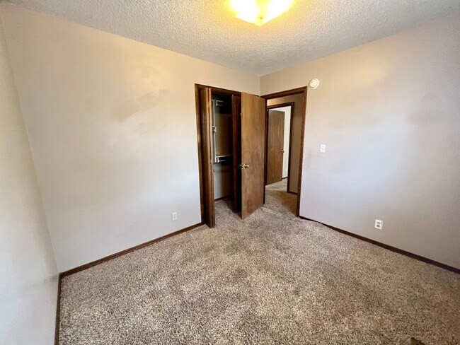 Building Photo - AVAILABLE NOW!