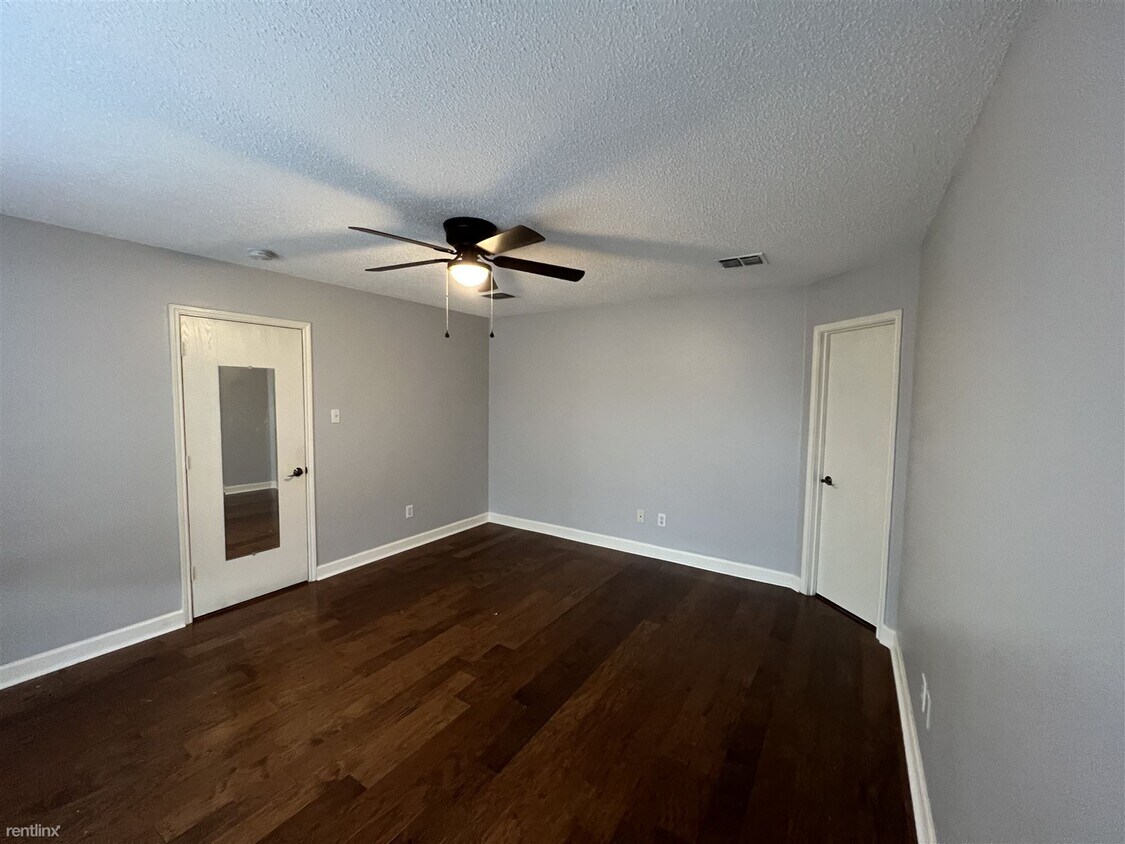 Foto principal - 4 br, 2.5 bath House - 2525 Barksdale Drive