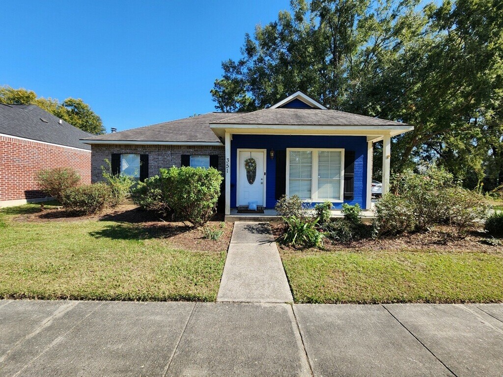 Primary Photo - 351 Meadow Crossing Dr