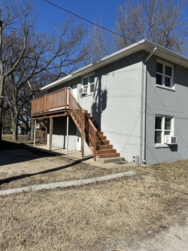 Building Photo - 304 E Park St