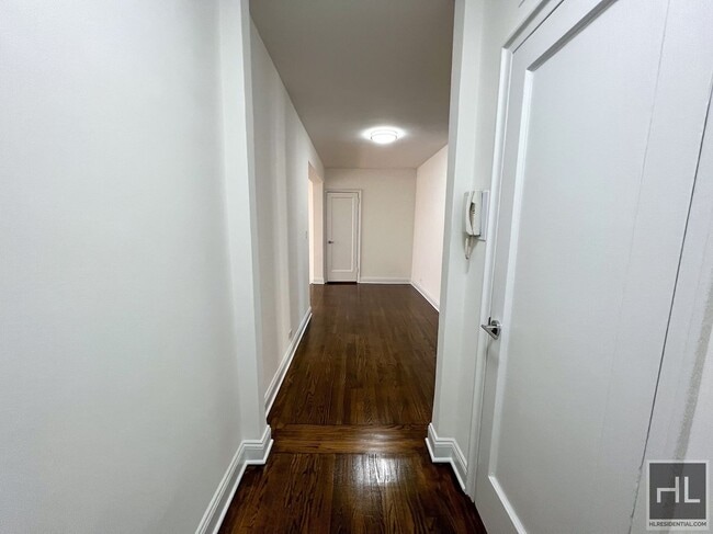 Building Photo - FIFTH AVENUE