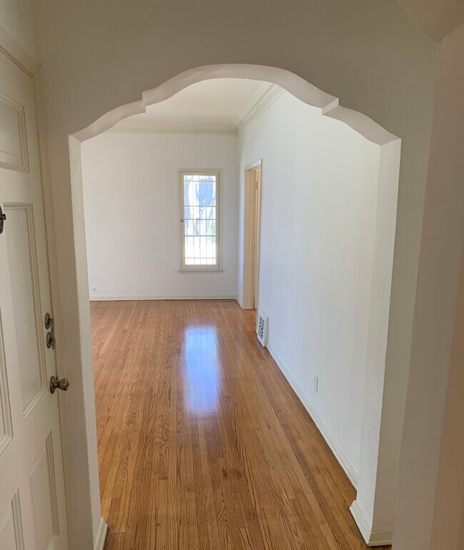 Front Entry - 7916 Rosewood Ave