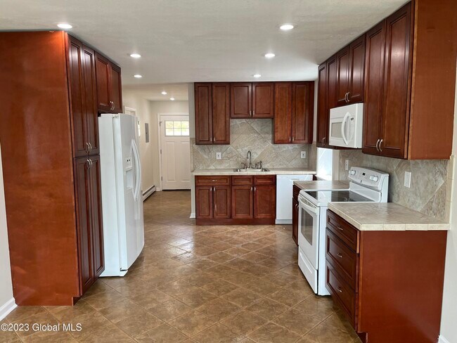 Building Photo - 2690 NY-43