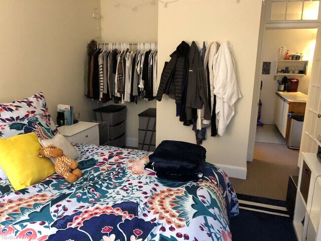 Building Photo - 2 br, 1 bath Apartment - 838 Beacon St