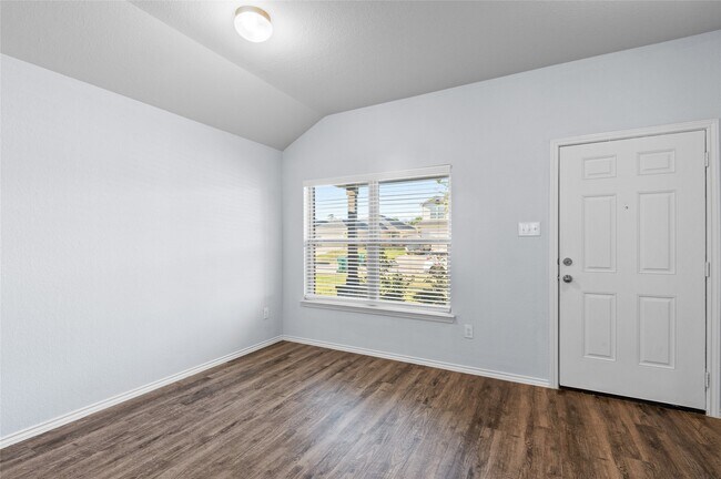 Foto del edificio - 2024 Cedar Tree Ct