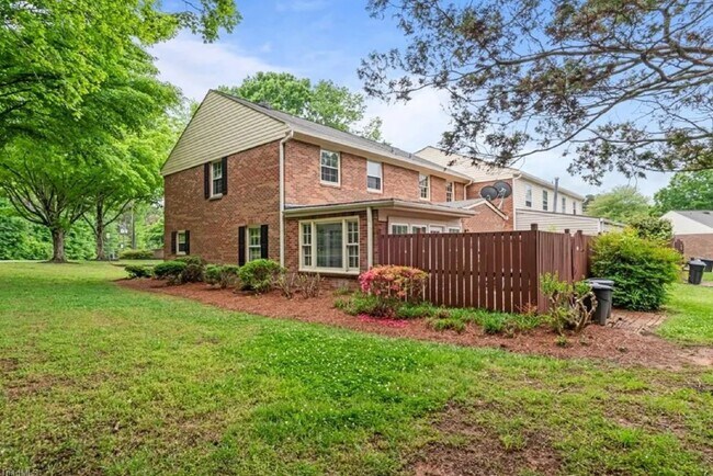 Building Photo - 3905 Valley Ct