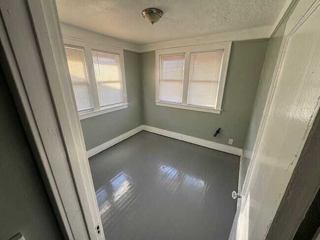 Building Photo - 6405 Tuxedo St