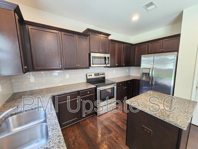 Building Photo - 116 Addlestone Cir