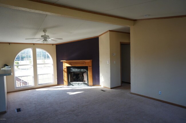 Building Photo - 121 Pine Cliff Rd