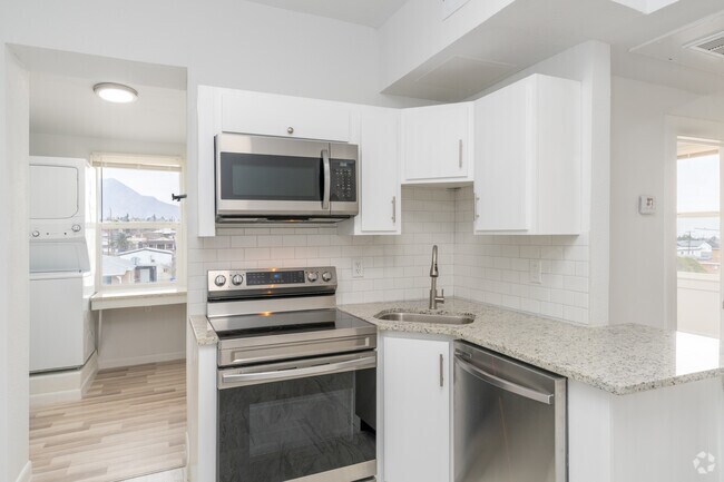 1BR, 1BA - 665SF - Cocina - Loma Apartments