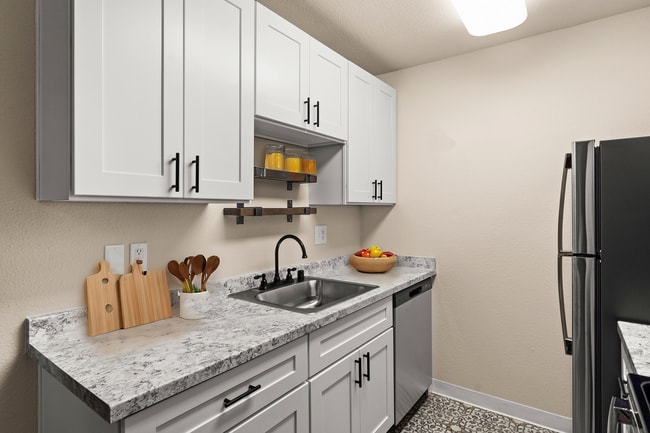 Welcome to Los Altos - Los Altos Apartments
