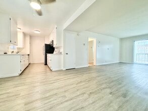 Building Photo - 834 2nd St