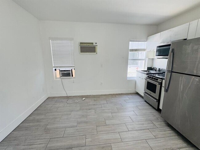 Foto del edificio - 7910 Abbott Ave