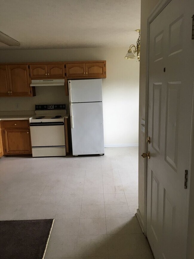 Foto del edificio - 2BR/2BA Duplex – Hassle-Free Living with Lawn Care Included