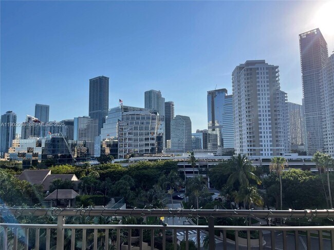 Foto del edificio - 540 Brickell Key Dr