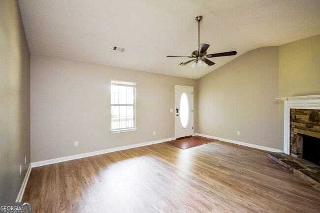 Building Photo - 120 Lakefront Dr