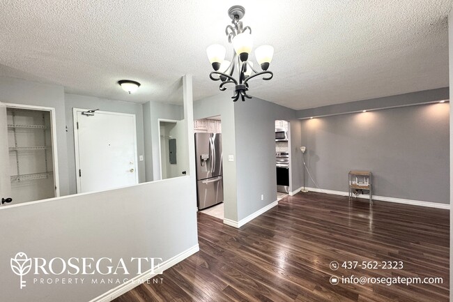 Building Photo - Spacious 2+Den Condo in Central Mississaug...