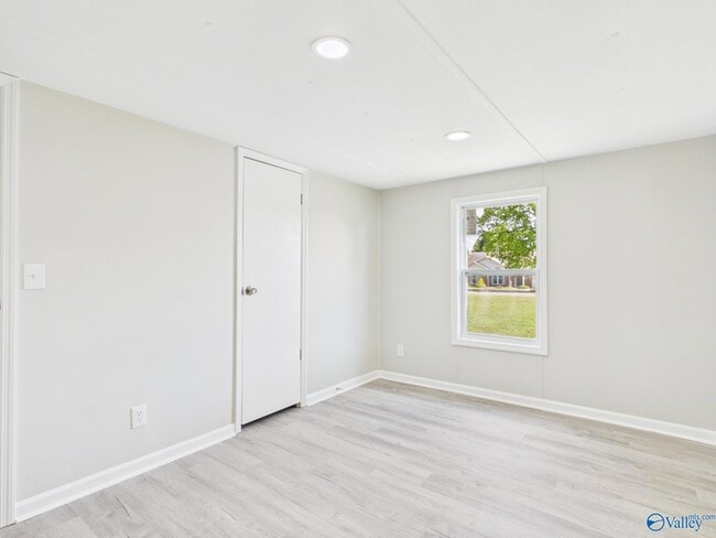 Building Photo - 877 Rolan Gooch Rd