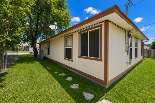 Foto del edificio - 2308 Woodlands Dr