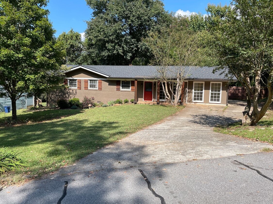 Foto principal - 260 Timberlane Dr